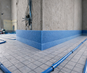 Robni trak za talno ogrevanje: zakaj je nujen in kako ga pravilno vgraditi | instalacije.net